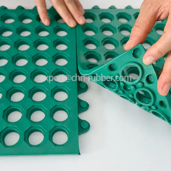 Rubber drainage mat roll